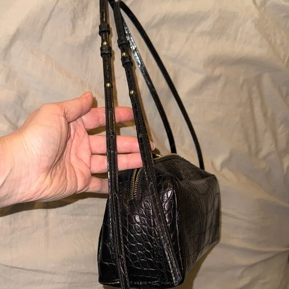 Zara Elegant Black Crocodile-Embossed Shoulder Bag - Picture 4 of 4